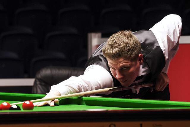 尔则在替补 尔则在替补