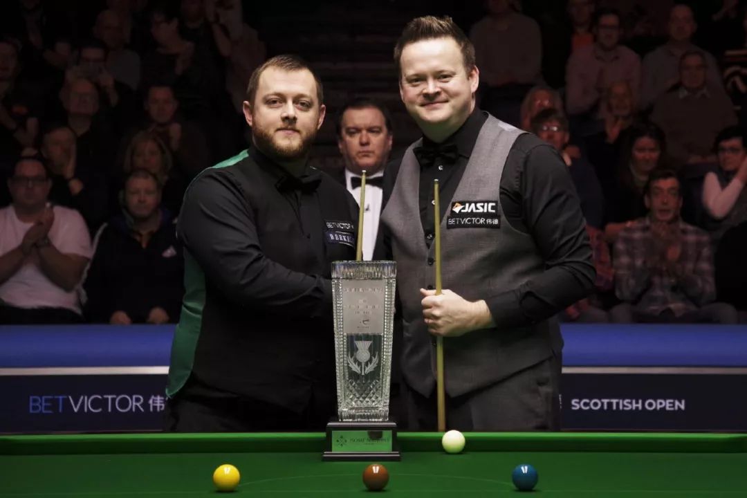 同时保持目 同时保持目